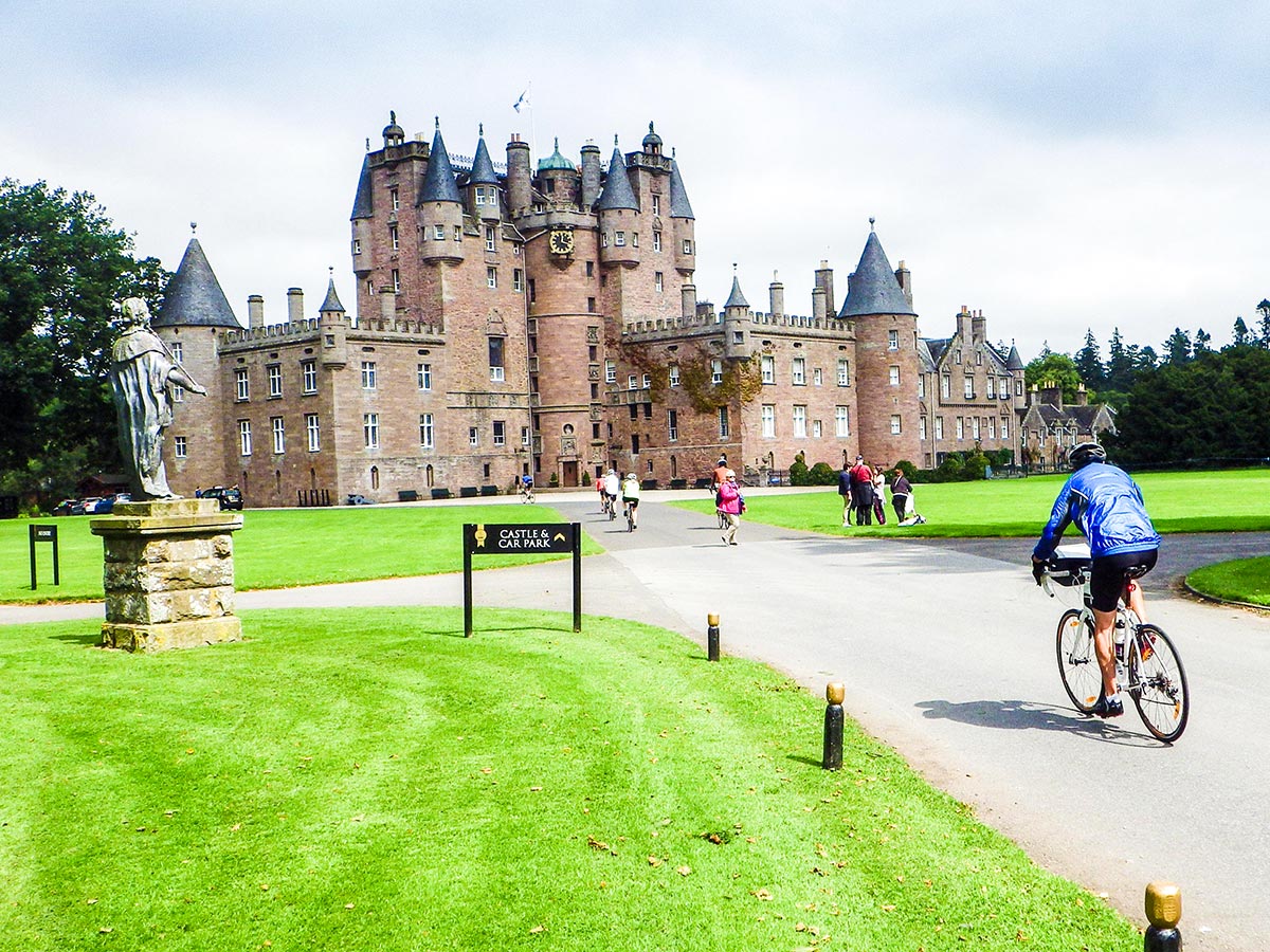 Road Cycling tour from Inverness to Edinburgh is a treat for architecture lovers