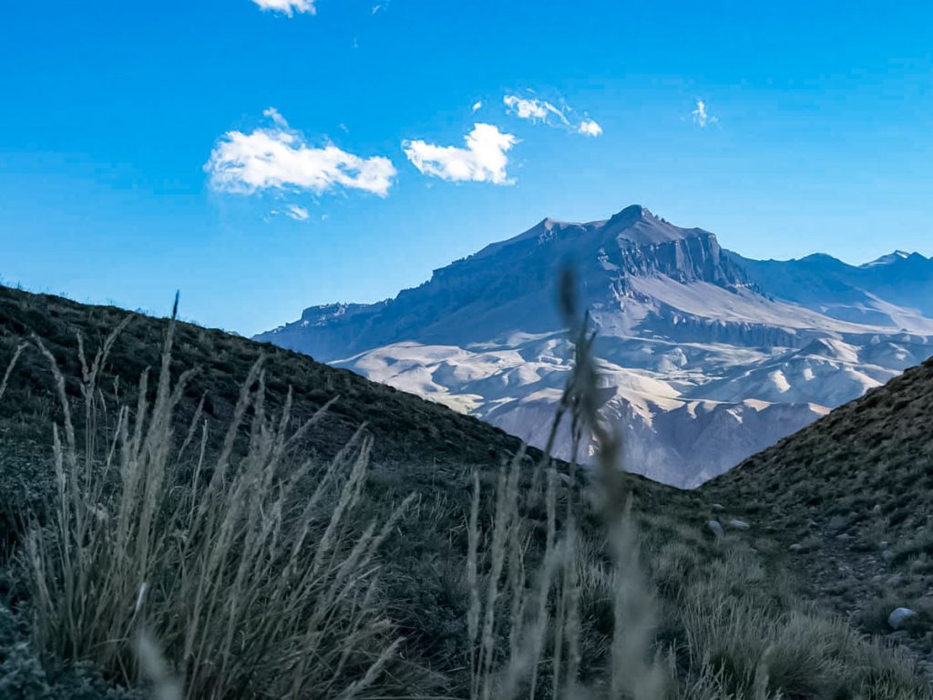 Trekking Across The Andes Tour Argentina Chile   Andes Vertical Argentina Trekking Andes 02 Andes Mountain Trekking In Argentina 1024x768 