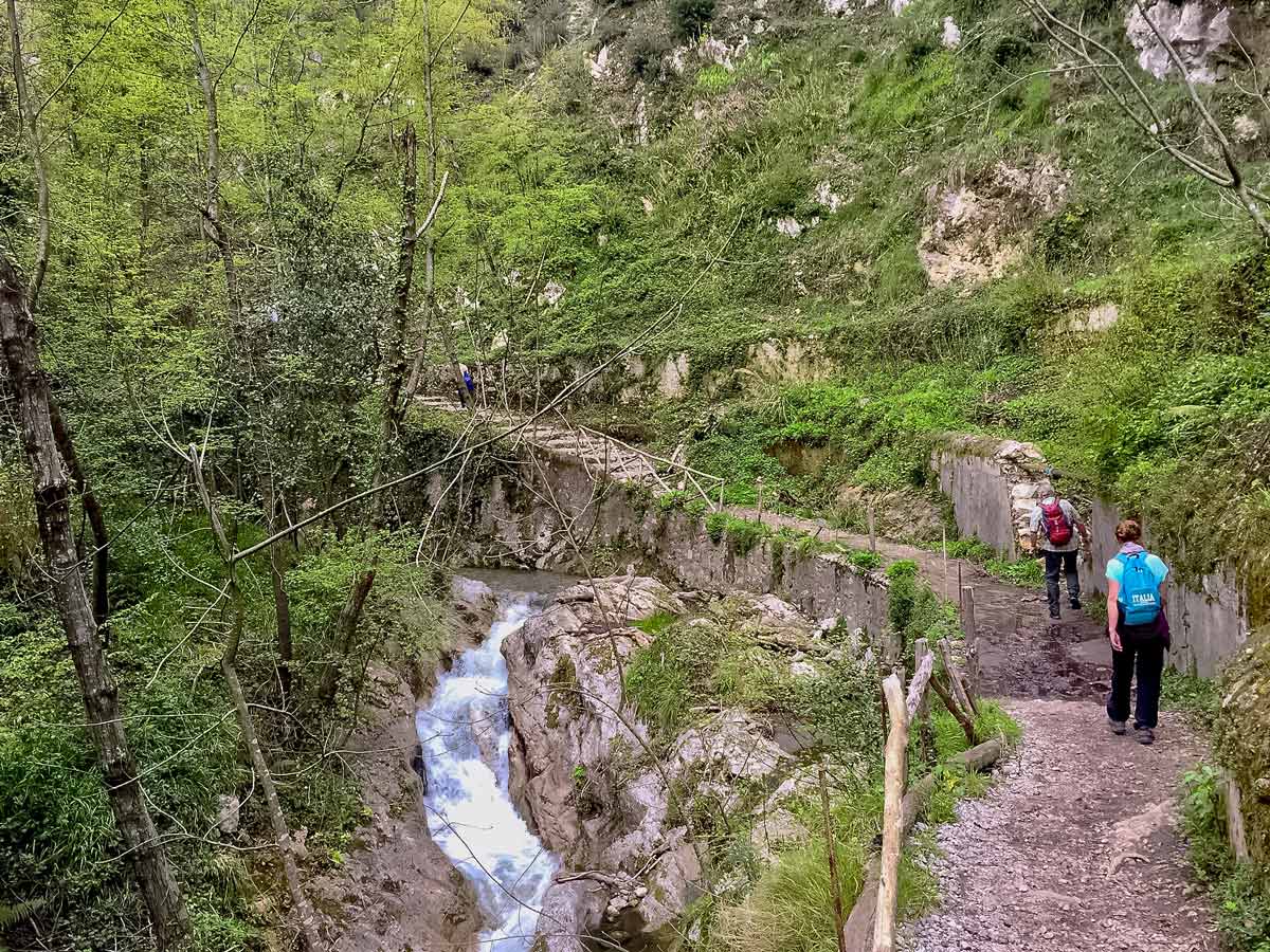 Trekking costiera beautiful green paths walking Amalfi Coast Italy