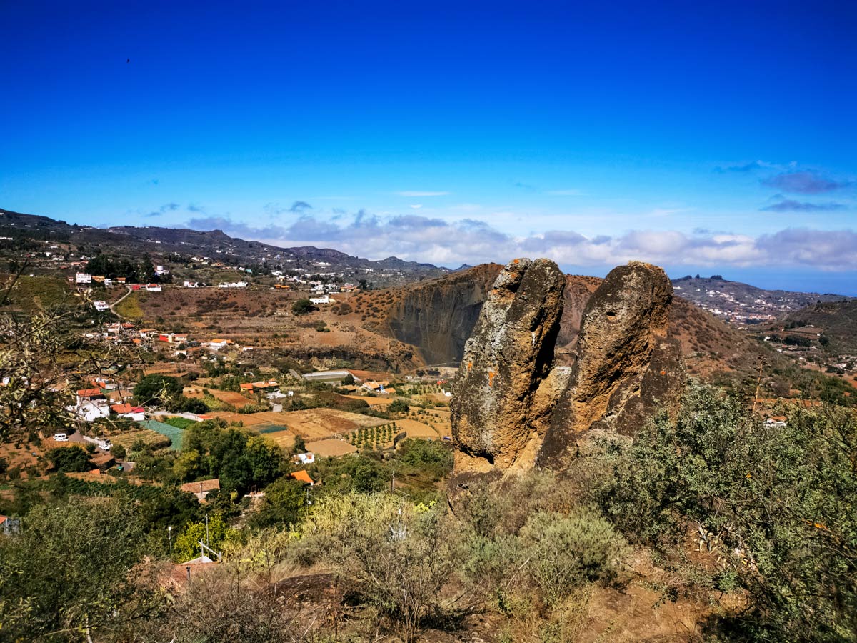 Circularlechuza village farm valley hiking mountains hills Spain