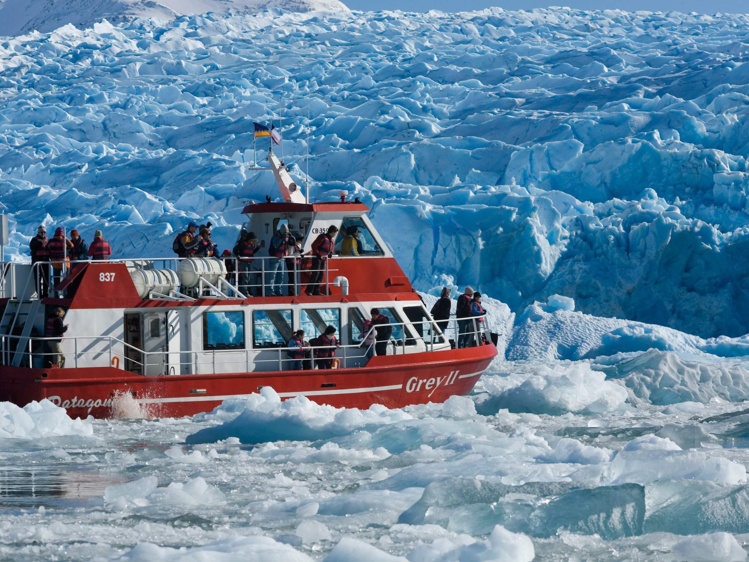 Navigation on Lago Grey