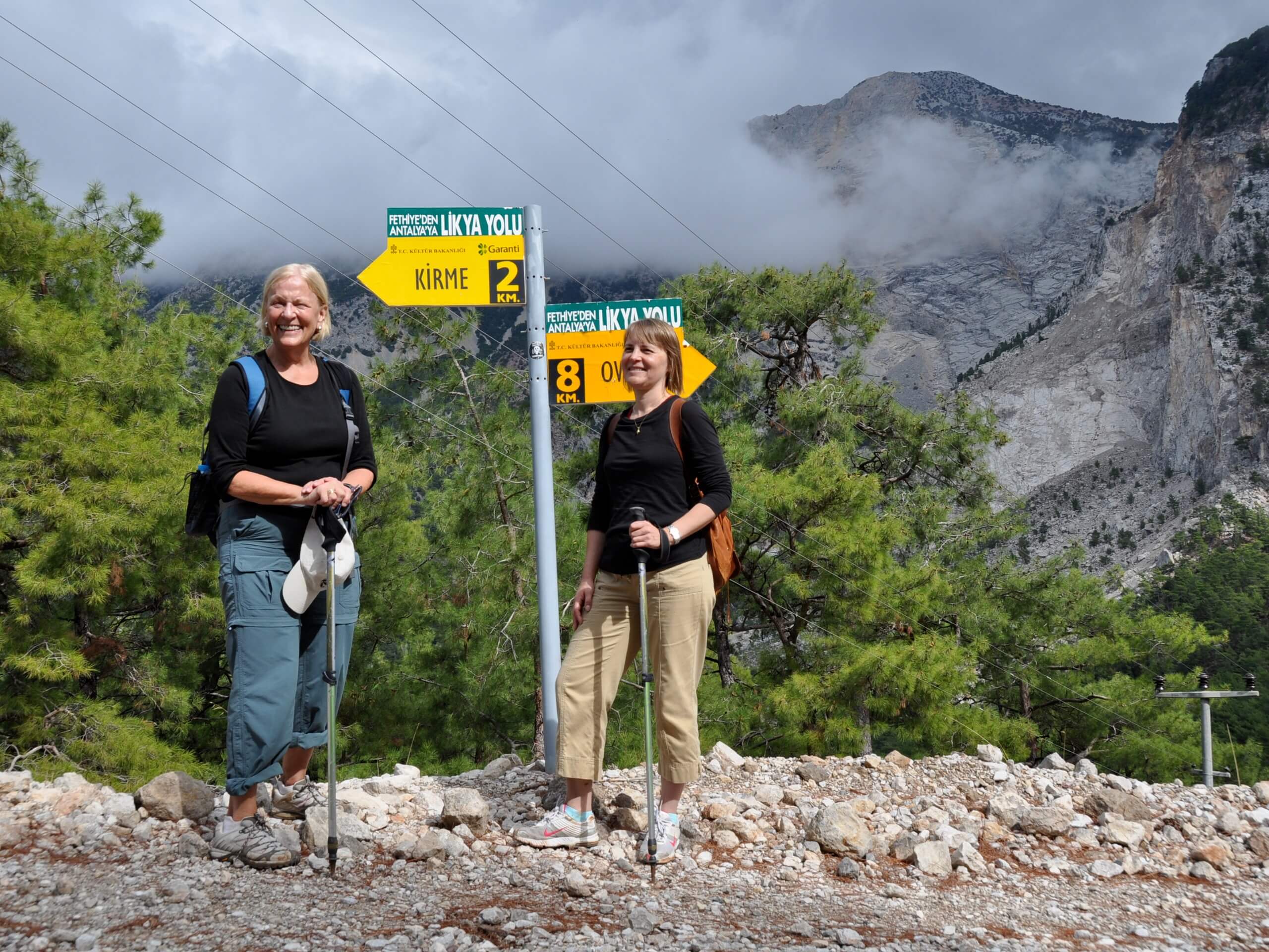 Two travellers posing near waypoint of Seven Capes Trek