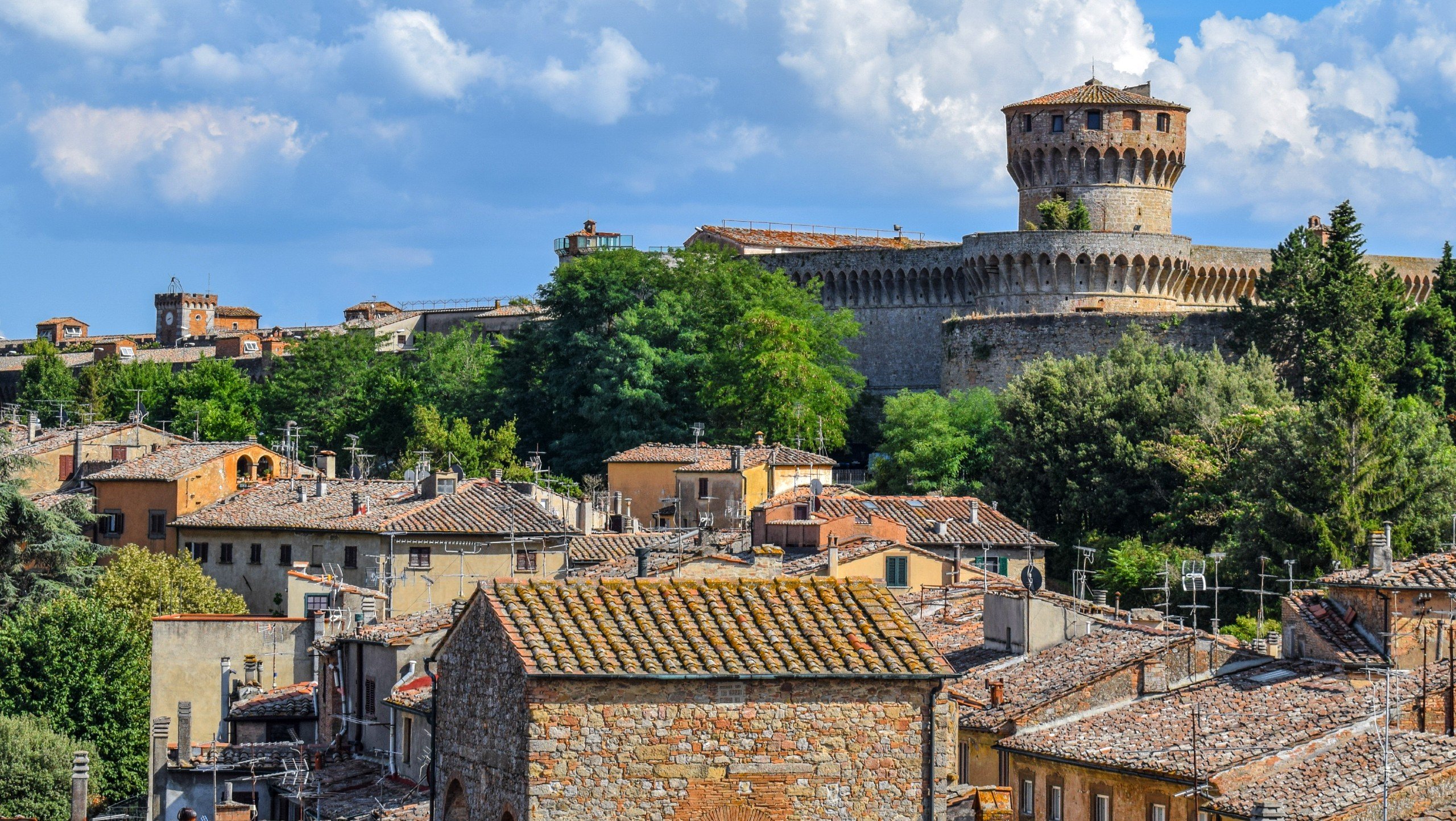 Tuscany Hills and Sea Road Bike Tour