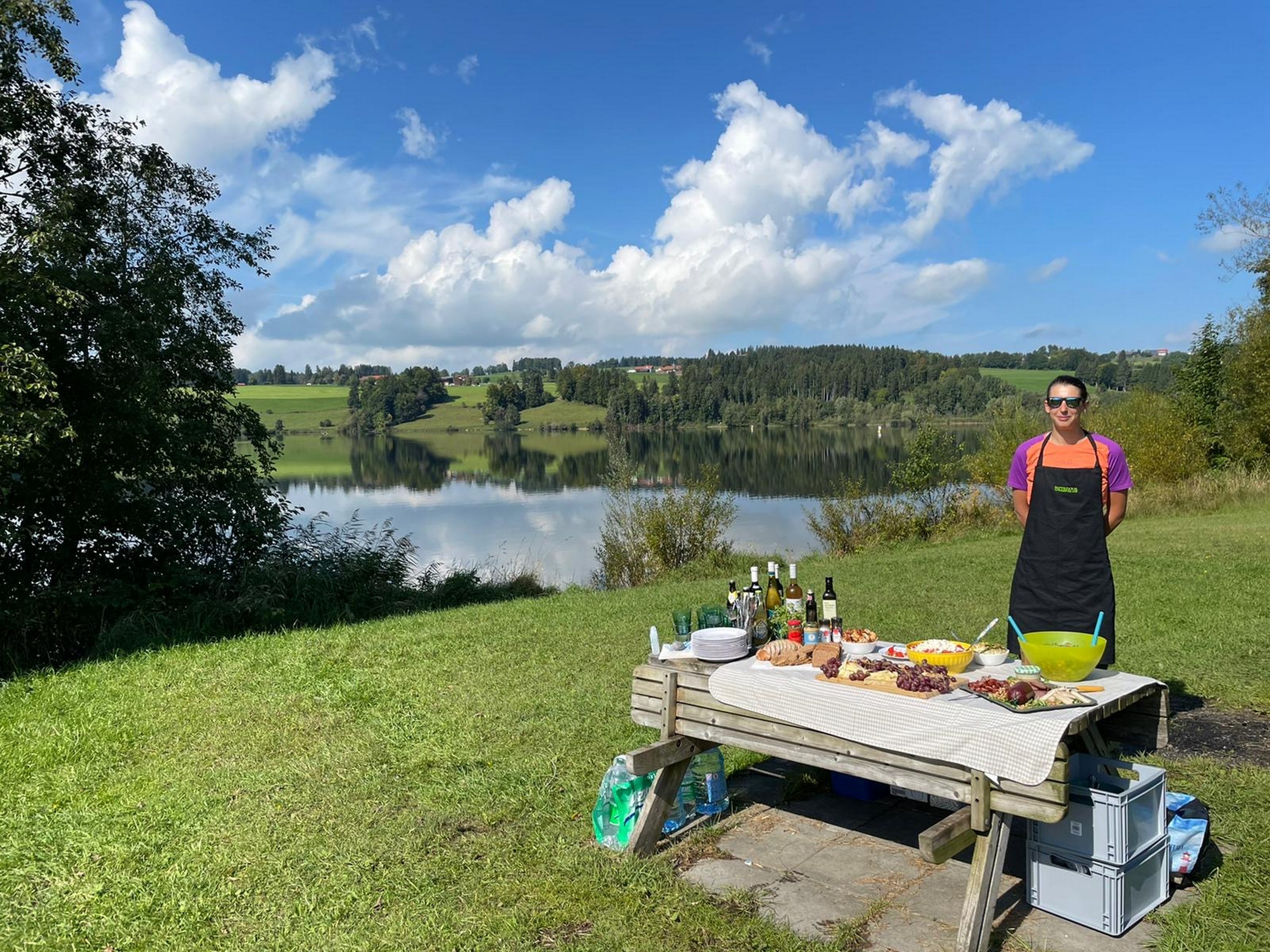 Lunch break while cycling with a guided group in Bavaria