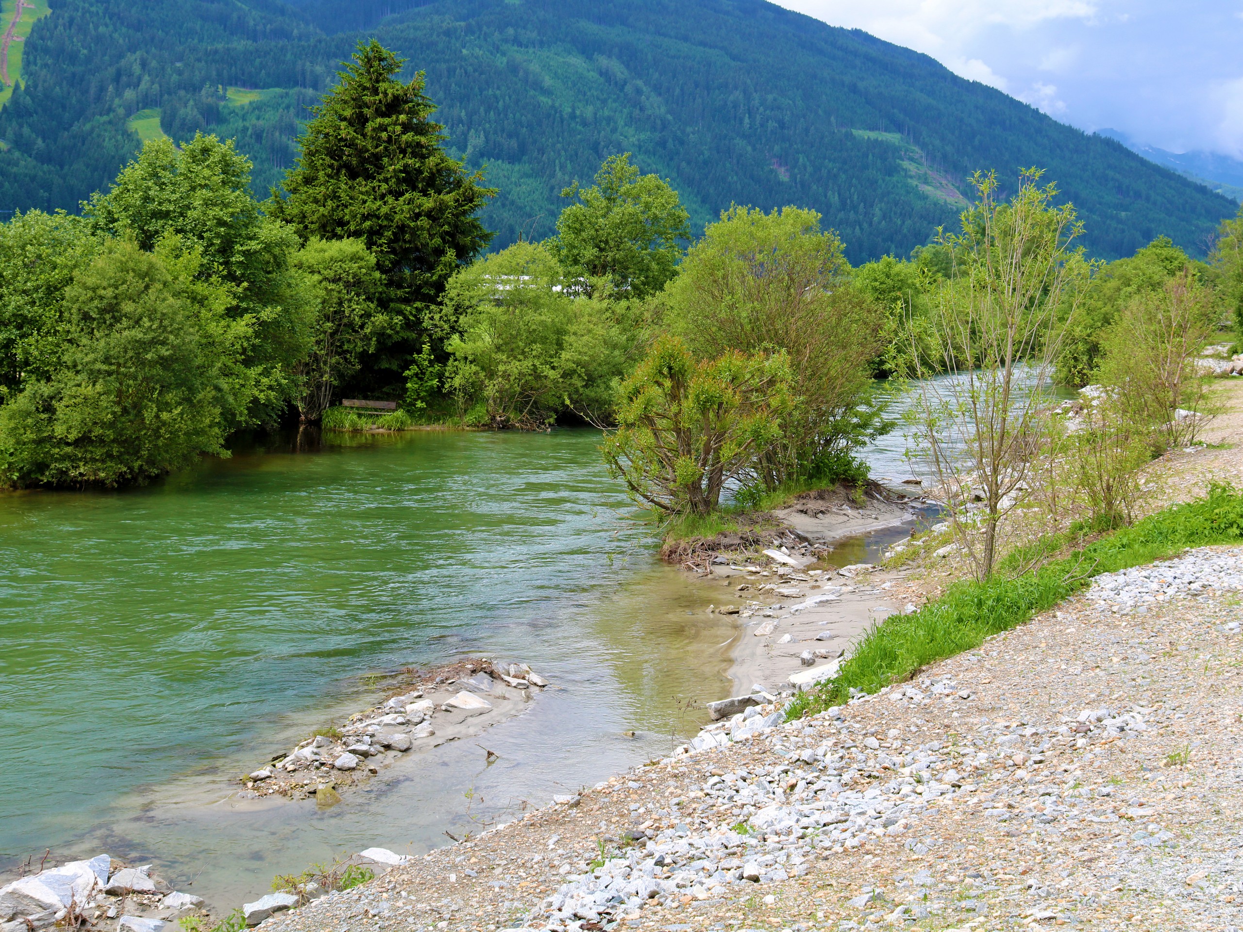 Rocky river banks along the Mur's path