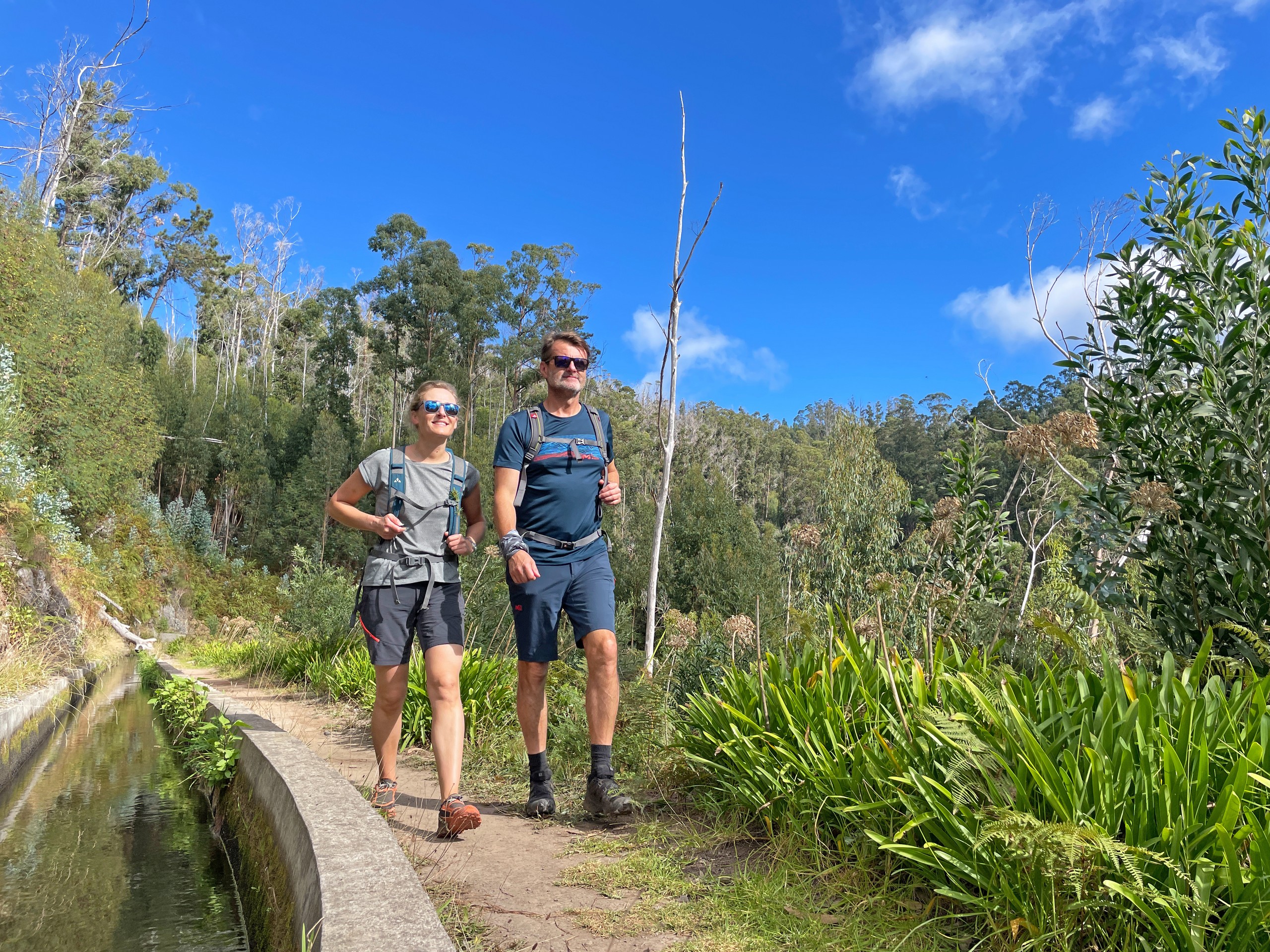 Couple waling between Porto Moniz and Calheta in Madeira