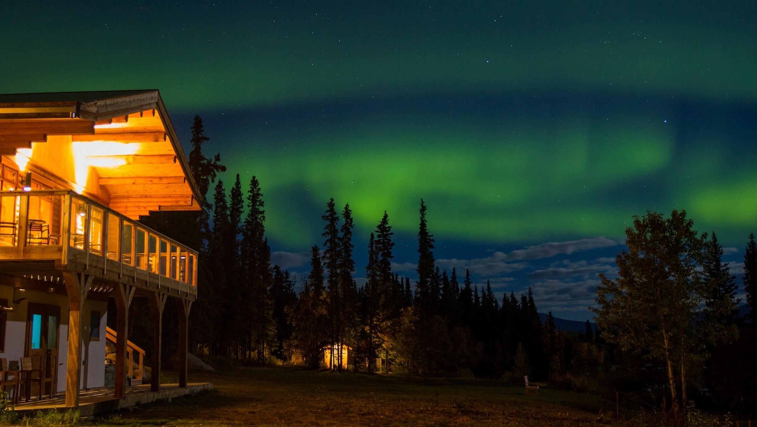 Aurora Borealis and Southern Lakes Resort Tour