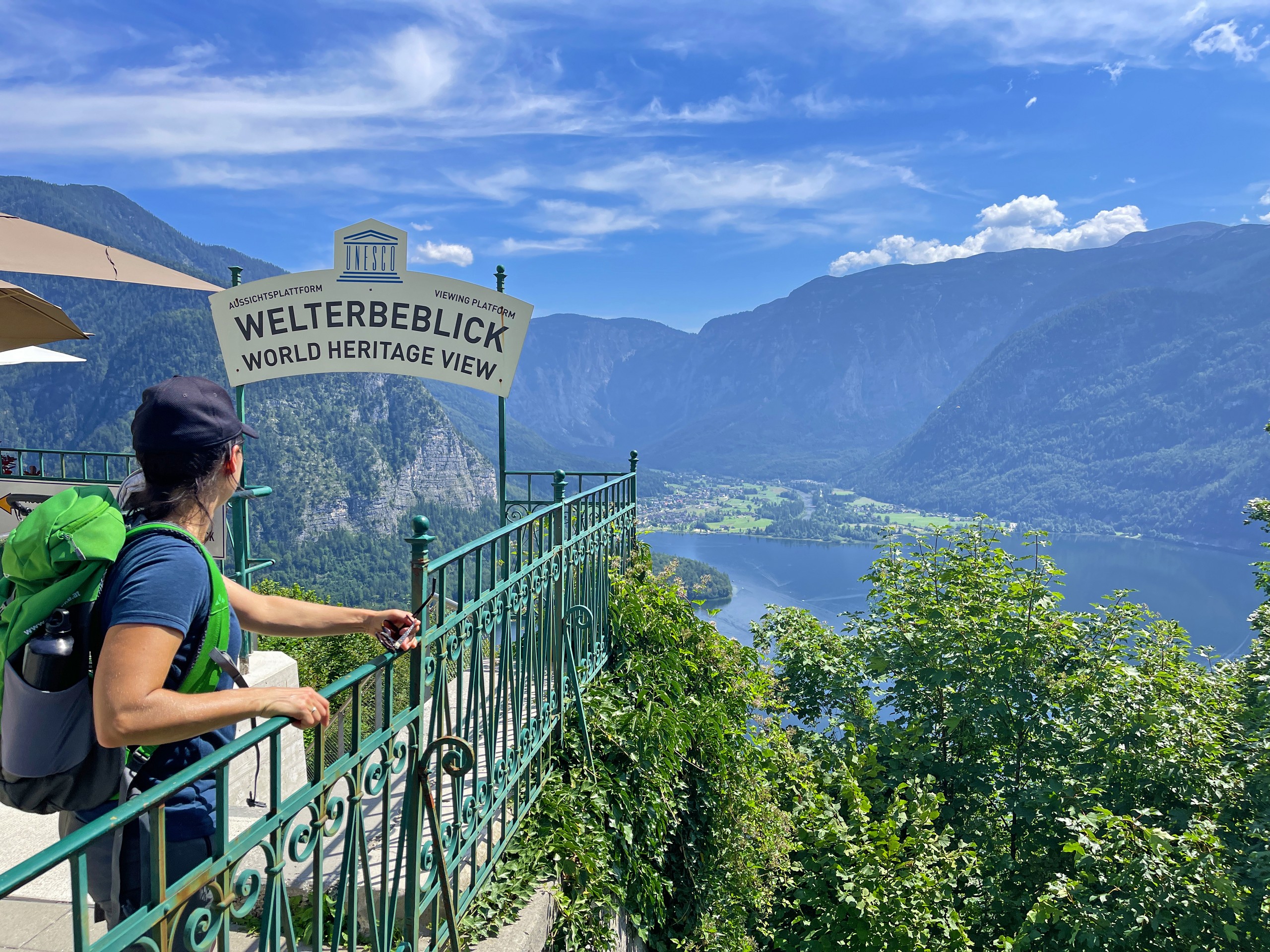 15-eurohike-wanderreisen-salzalpensteig-koenigssee-salzkammergut-salzberg-welterbeblick-wanderin