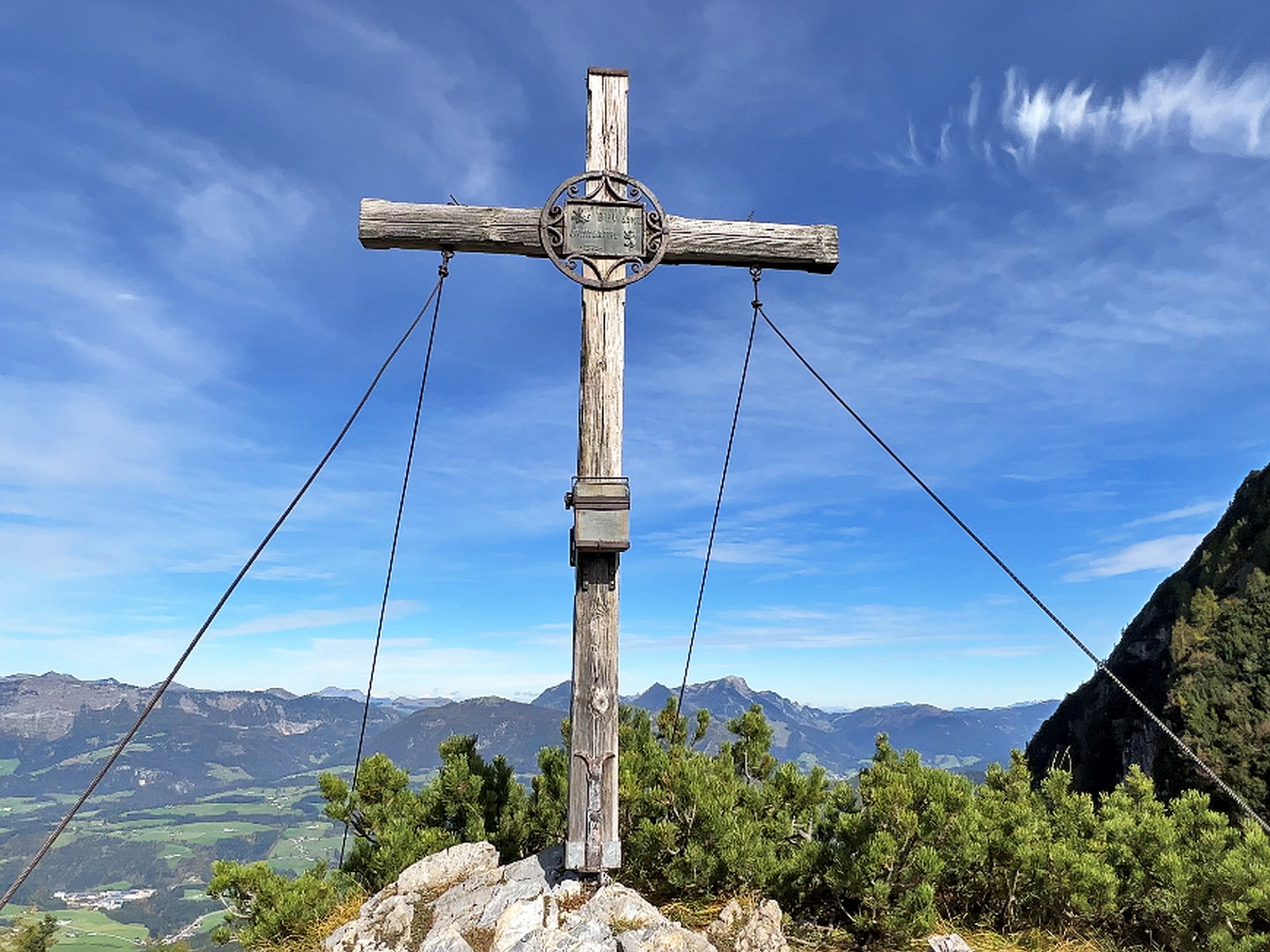 2-eurohike-wanderreisen-salzalpensteig-koenigssee-salzkammergut-abtenau-gipfelkreuz