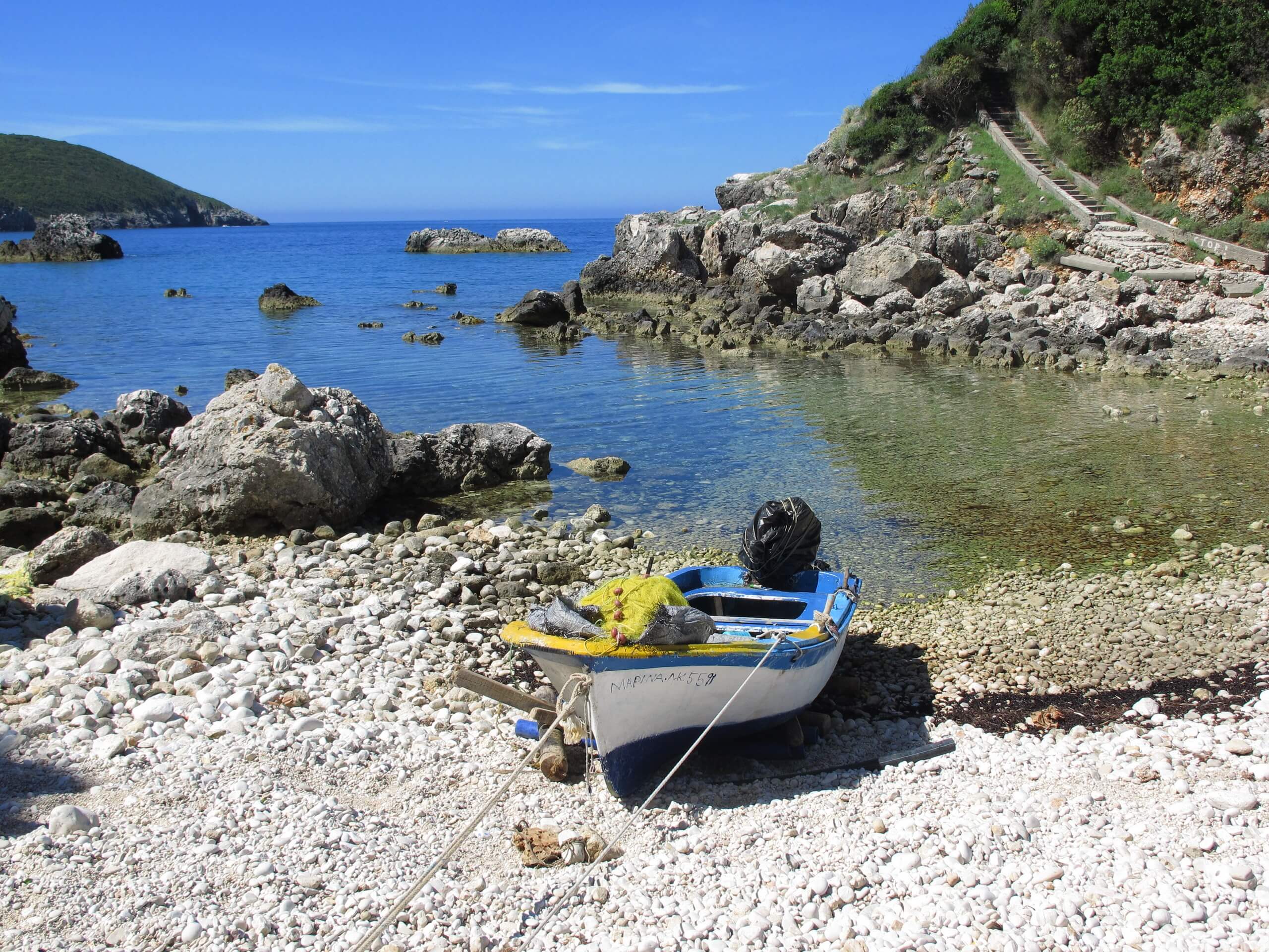 La plage de Limni près de Liapades