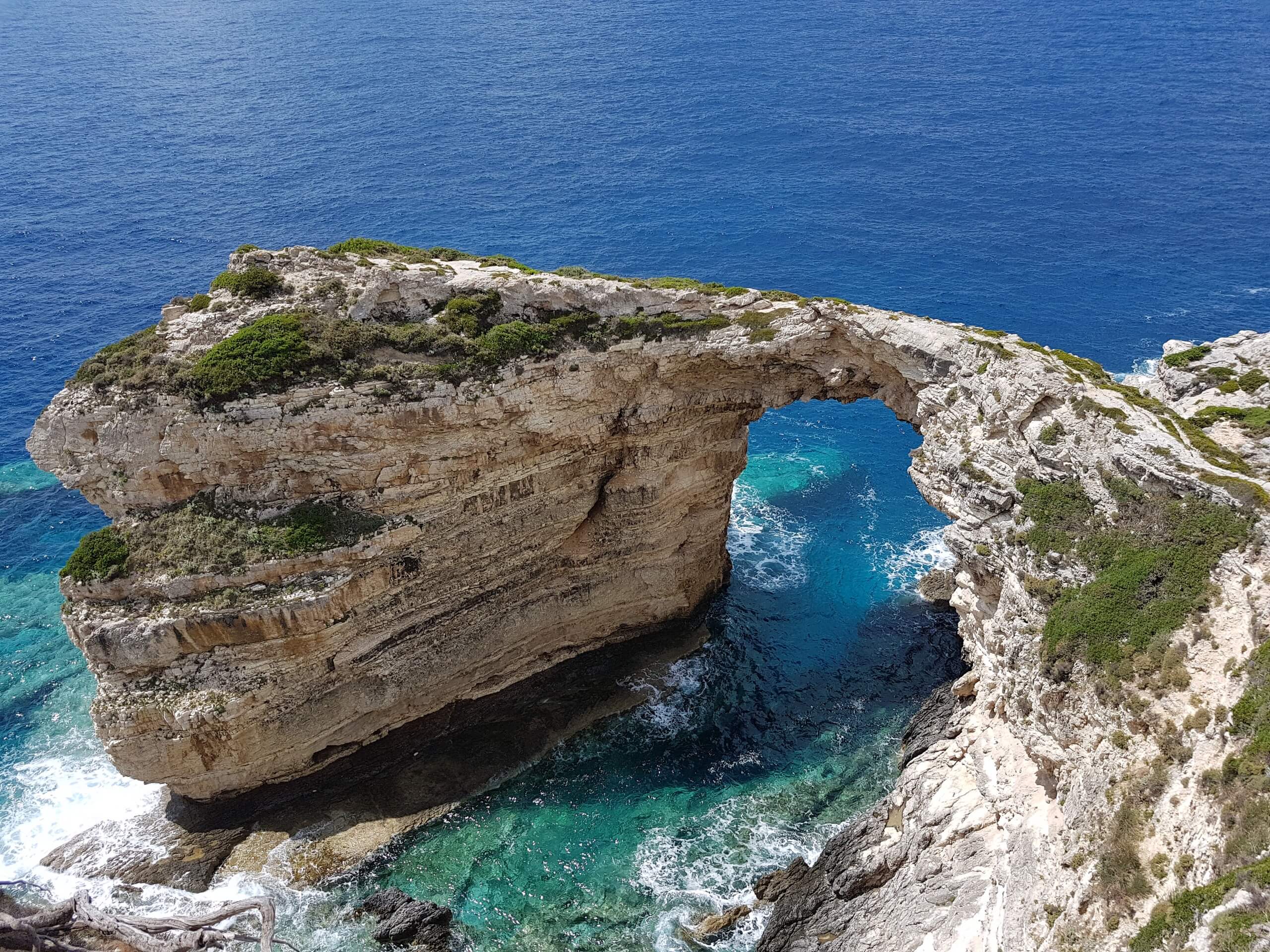 L'arche de Tripitos sur l'île de Paxos