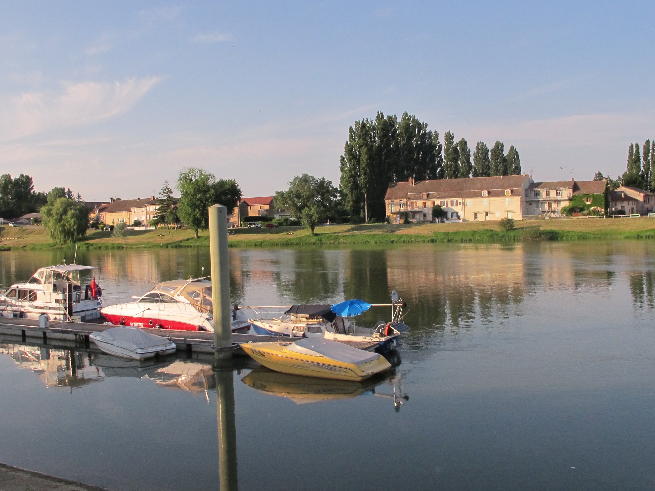 Petit port de Tournus et la Saône © Jean-Claude Praire