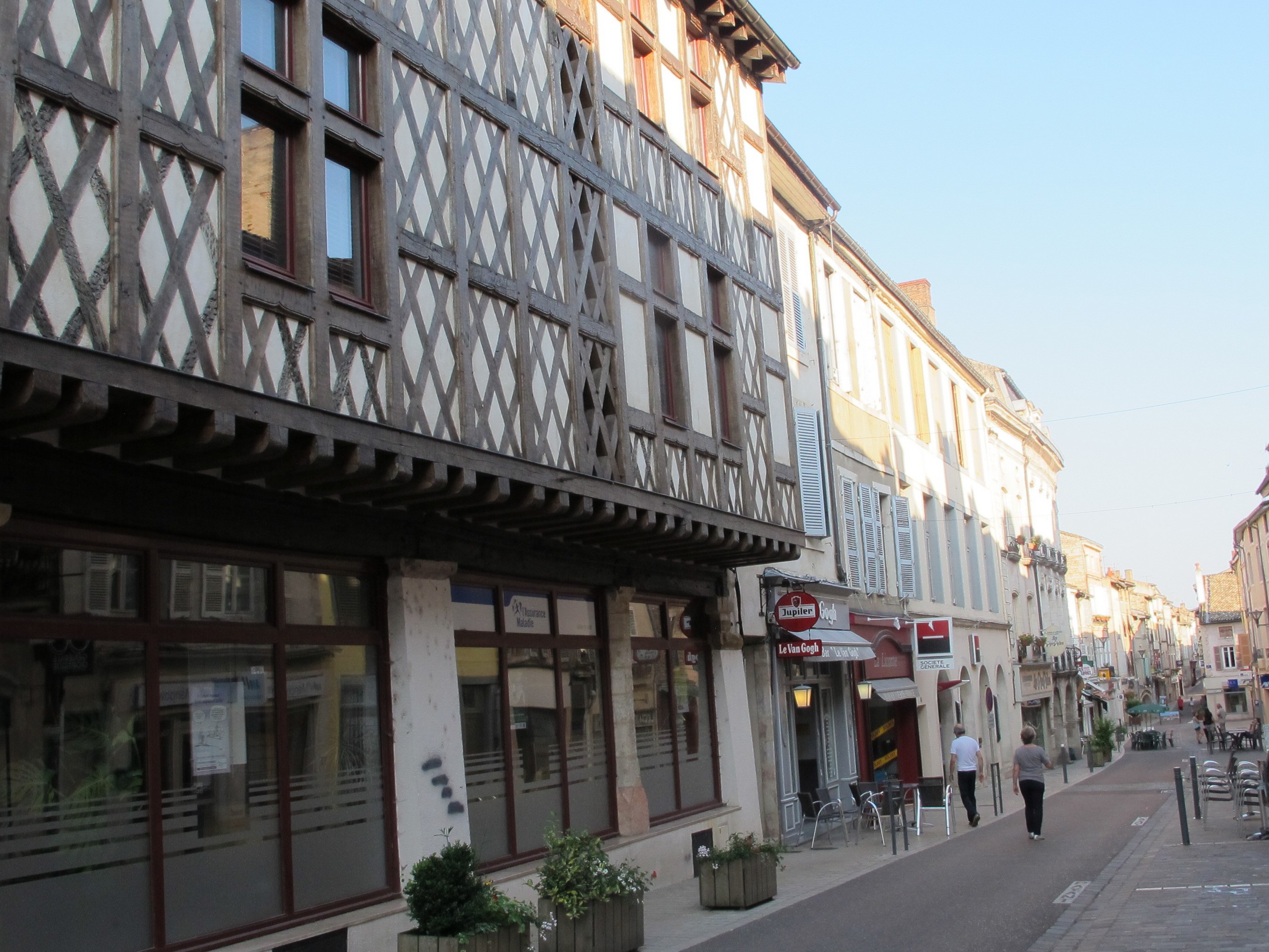 Rue de la République à Tournus © Jean-Claude Praire