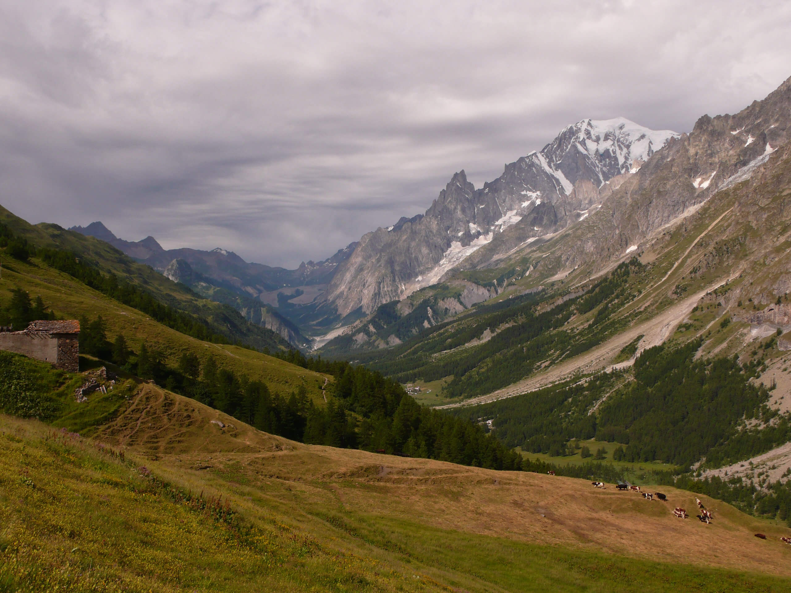 Complete Tour du Mont Blanc Trek in Hotels-7