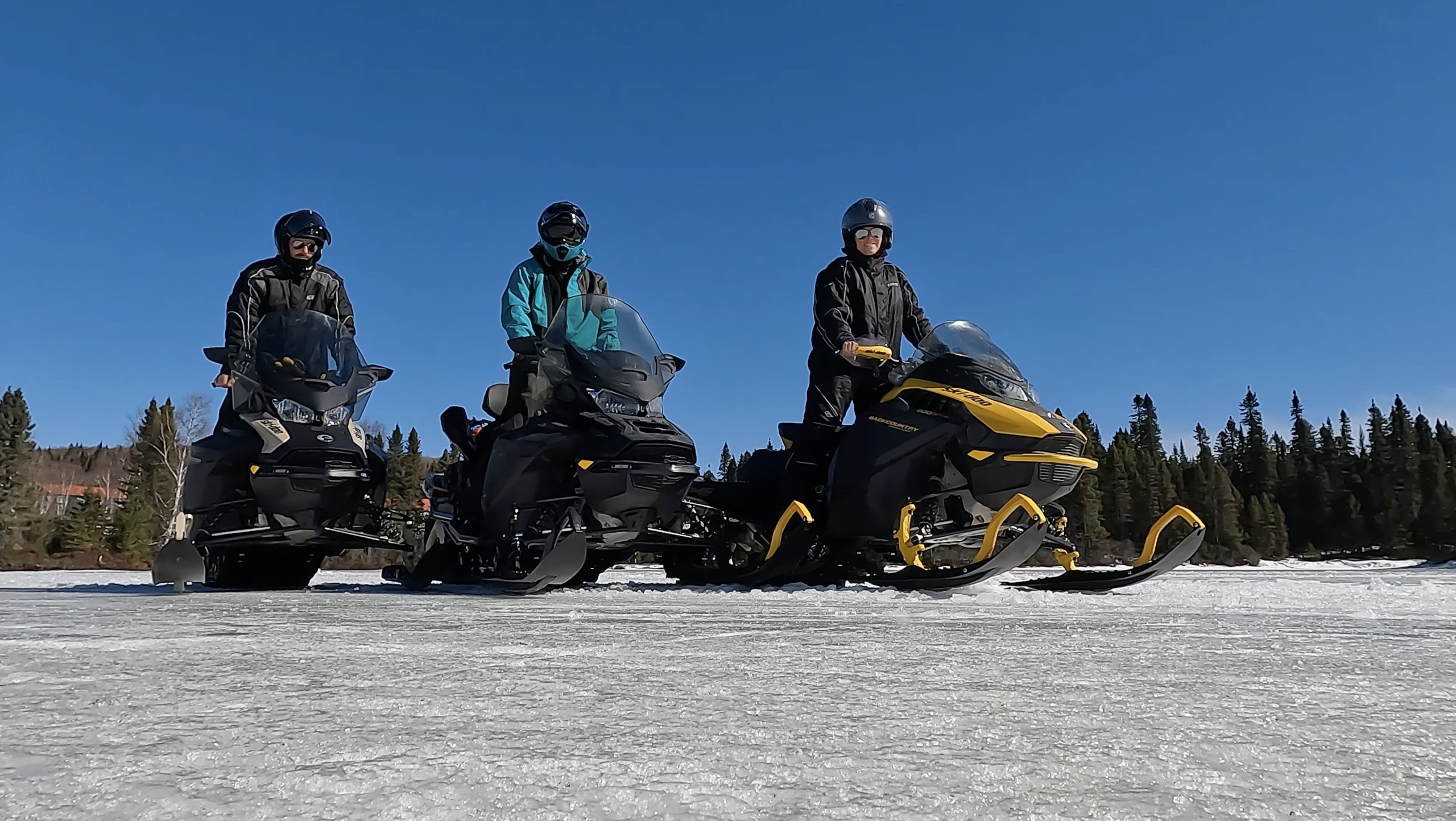 5-Day Classic Snowmobile Tour in Laurentians