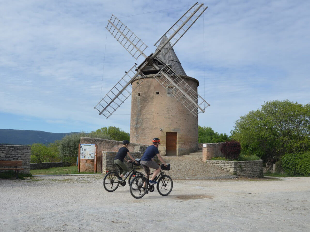 Cycling through Pont du Gard and Alpilles-5